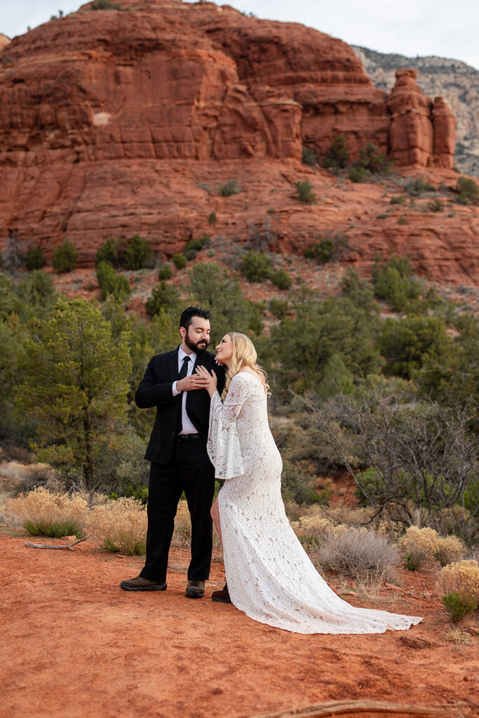 boho elopement couple in sedona