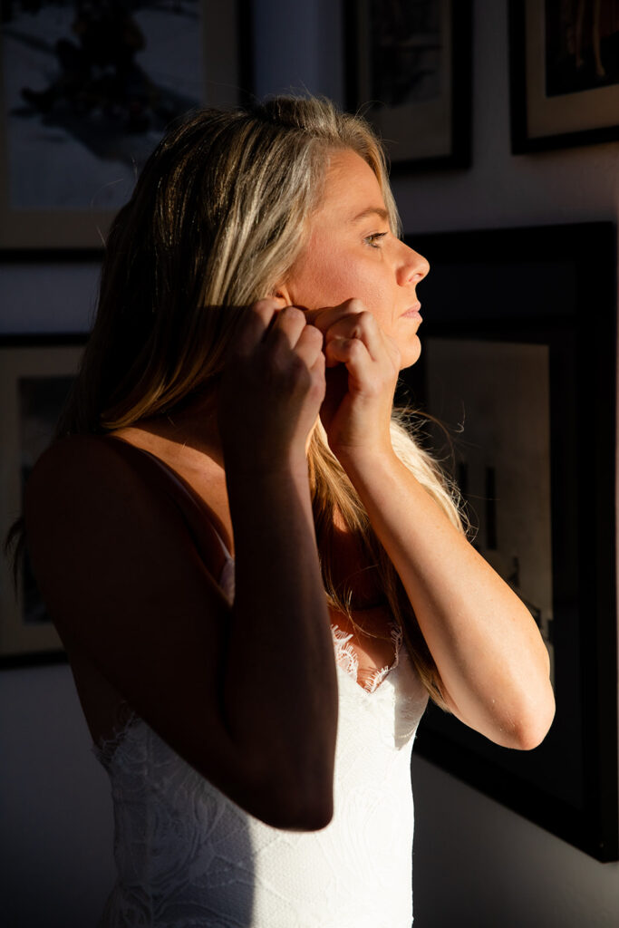 bride getting ready in an airbnb in Lake Tahoe