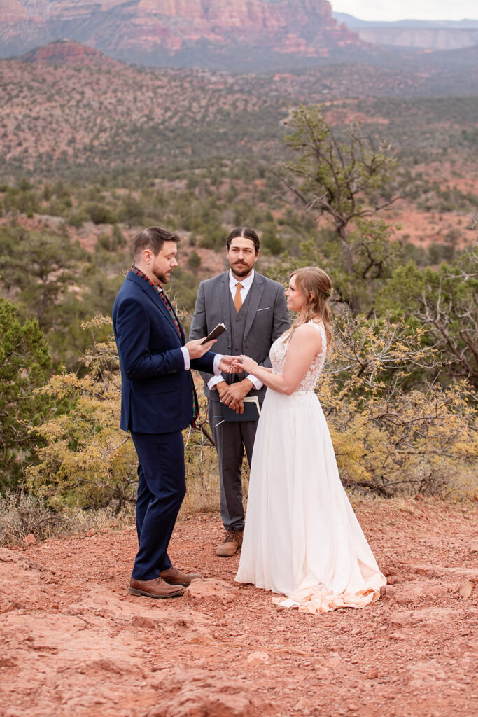 Sedona elopement ceremony near Lovers Leap Overlook