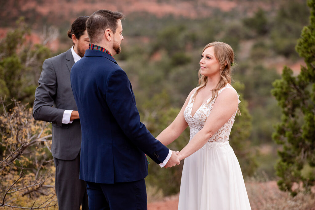 Sedona elopement ceremony near Lovers Leap Overlook